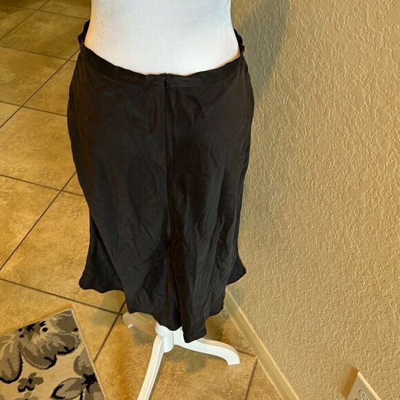 Chaser Womens M Satin Flared Midi Skirt Solid Black Minimalist Office Modest New - Picture 4 of 9
